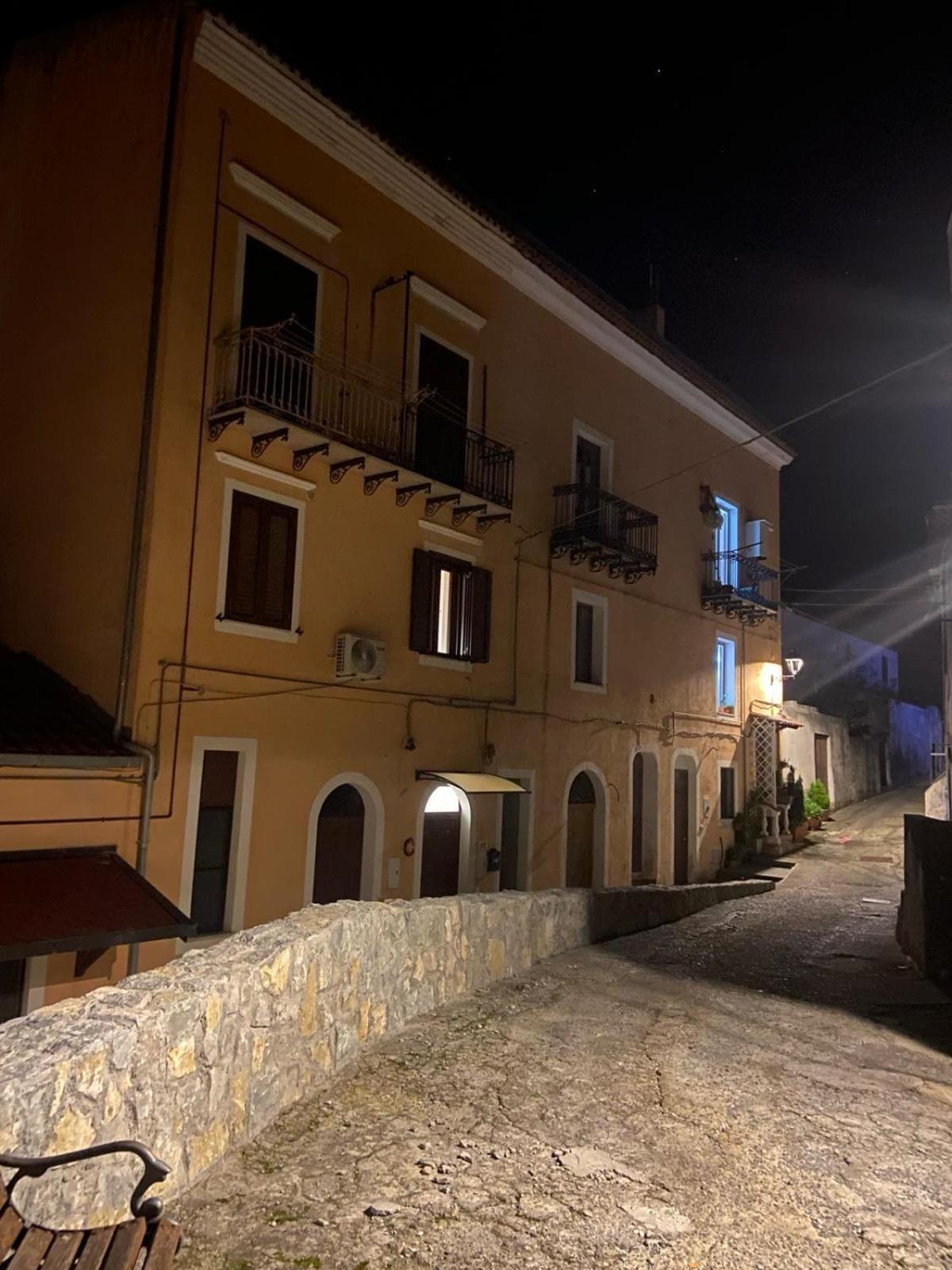 Отель La Terrazza Nel Borgo Тортора Экстерьер фото