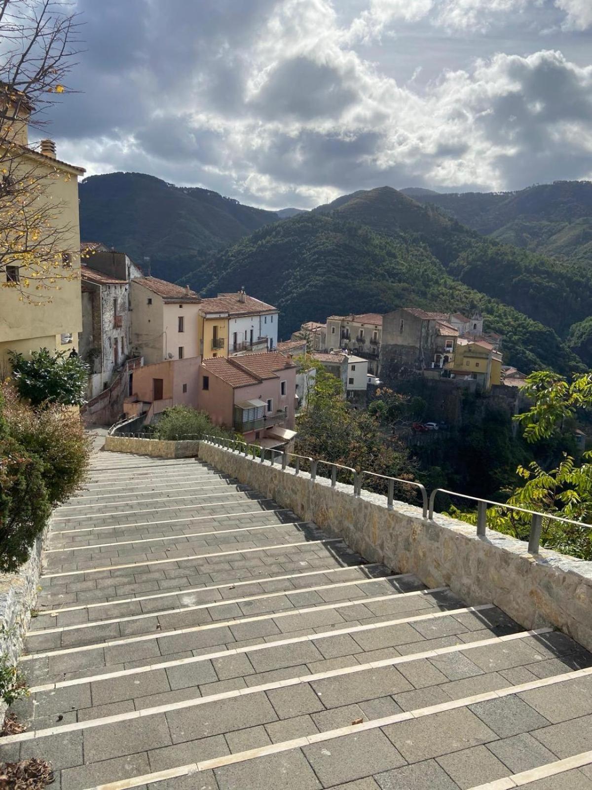 Отель La Terrazza Nel Borgo Тортора Экстерьер фото