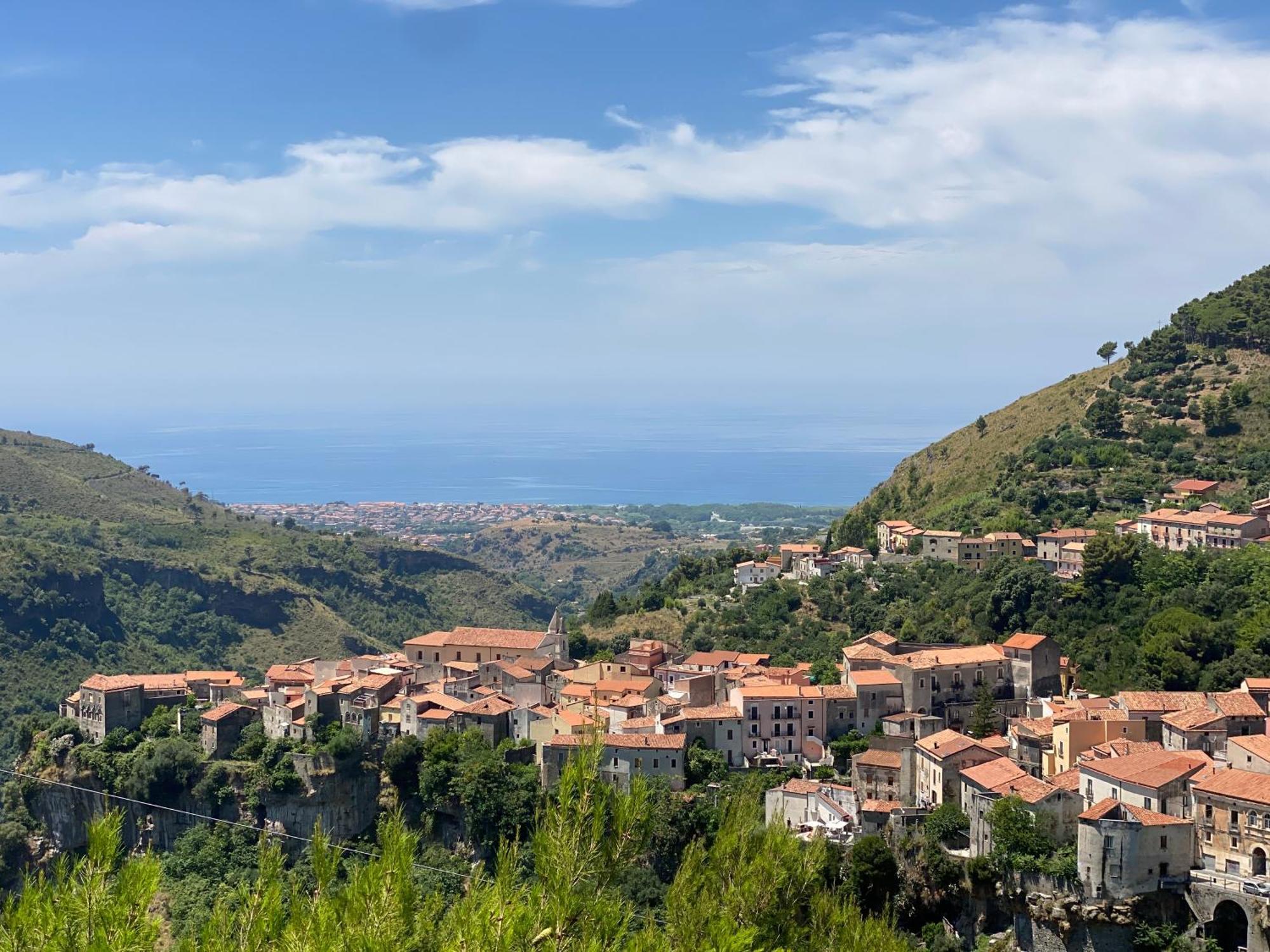 Отель La Terrazza Nel Borgo Тортора Экстерьер фото