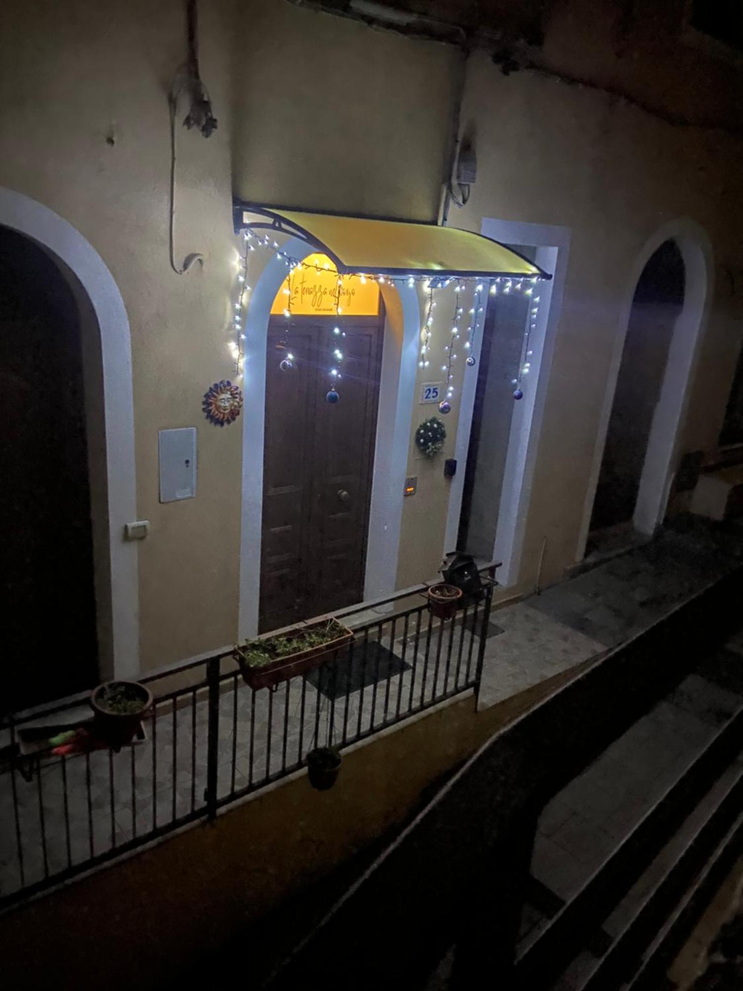 Отель La Terrazza Nel Borgo Тортора Экстерьер фото